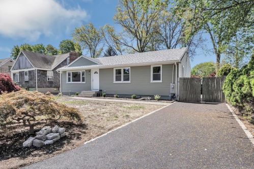 180 Kensington Pl, Bridgeport, CT 06610-1146
