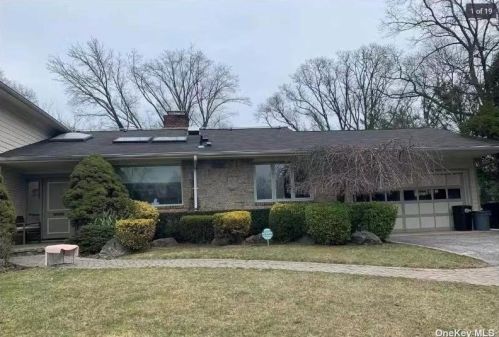 3 The Cir, Great Neck, NY 11020-1308