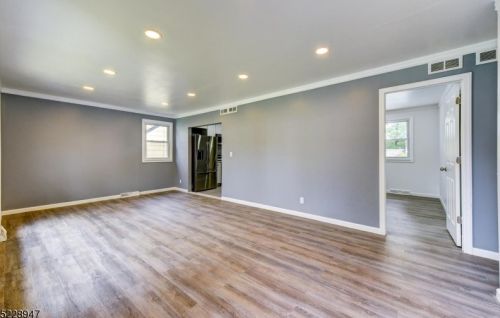 124 Camden Rd, Parsippany NJ  07054-3107 exterior