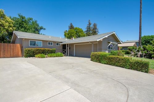 840 Mayfair Dr, Liberty Farms, CA 95620-3733