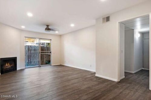1236 Patricia Ave, Simi Valley, CA 93065-2839