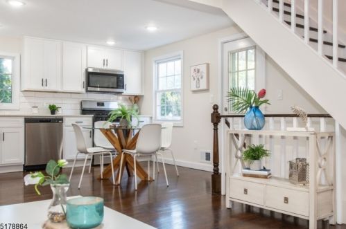 1058 Mayfair Dr, Rahway NJ  07065-1909 exterior