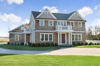 102 Tuckahoe Ln, South Hampton, NY 11968-3231