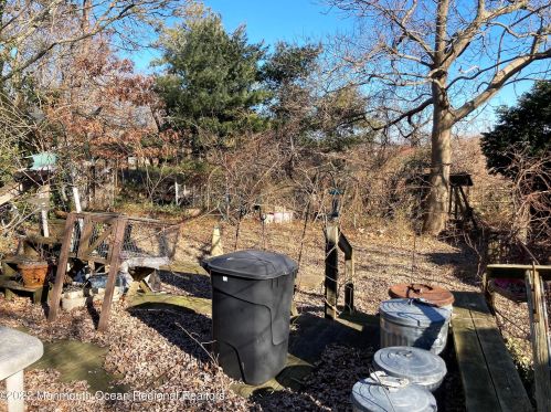 15 Lark Ln, Bricktown, NJ 08724-7017