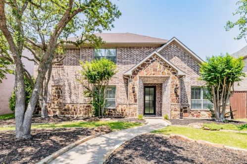 7045 Falling Water Ln, Plano, TX 75024-7495