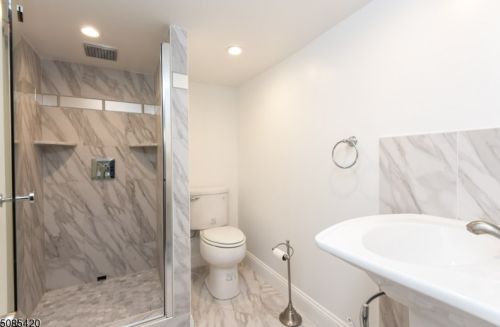 122 8th Ave, Manville NJ  08835-1250 exterior