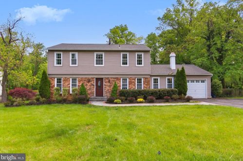 2323 Rosedown Dr, Herndon, VA 20191-1631
