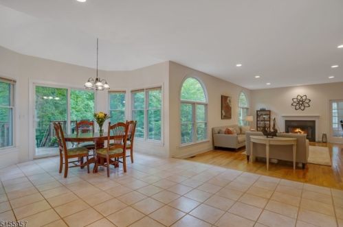 8 Forest View Dr, Martinsville NJ  08836-2039 exterior