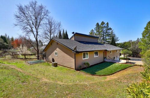 17843 Lake Forest Dr, Lake Wildwood, CA 95946-8821