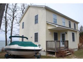 168 Maquam Shore Rd, Hog Island, VT 05488-9640