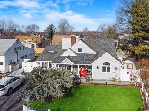 41 Crown Ln, Westbury, NY 11590-5737