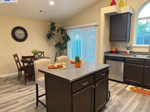 630 Chandon Ct, Oakley, CA 94561-3048