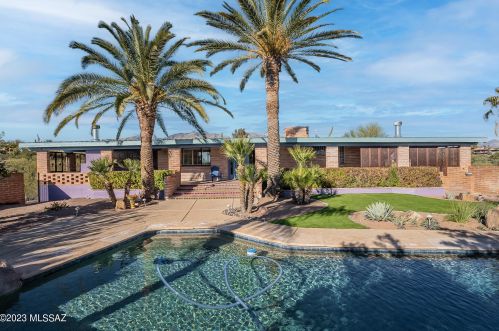 4305 Avenida Del Cazador, Tucson AZ  85718-7065 exterior