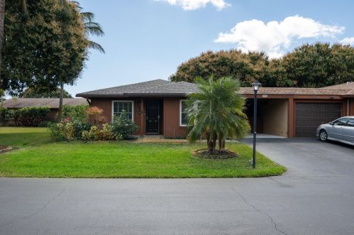 542 28th Cir, Boynton Beach, FL 33435-8961