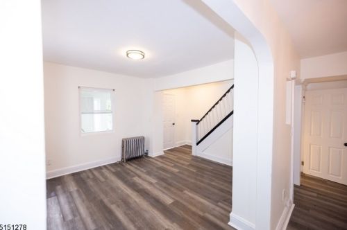 154 7th Ave, Roselle, NJ 07203-1940