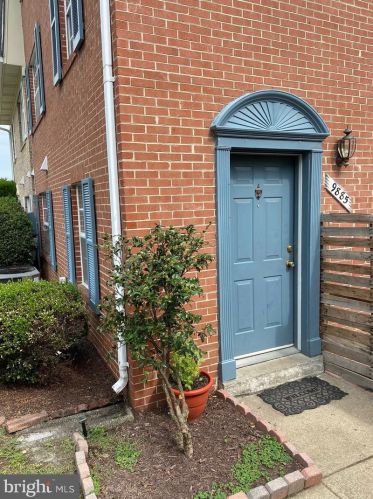 9885 Hagel Cir, Lorton, VA 22079-4307