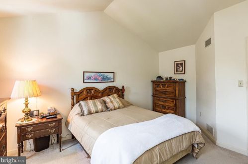 18 Townsend Ct, Lancaster PA  17603-6797 exterior