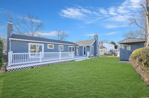 39 Longworth Ave, Huntington Station, NY 11746-6920