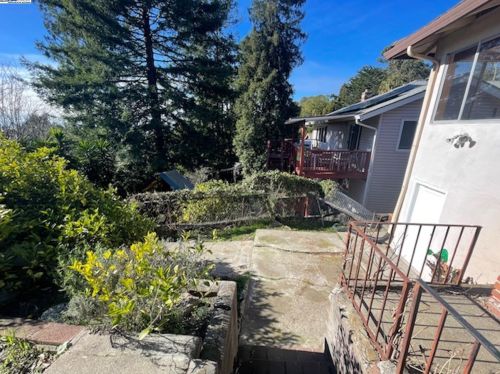 3539 Joaquin Miller Rd, Oakland CA  94602-2649 exterior