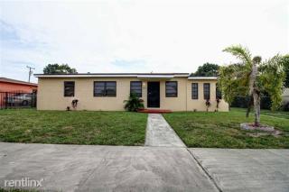 3270 177th Ter, Miami FL  33056-3951 exterior
