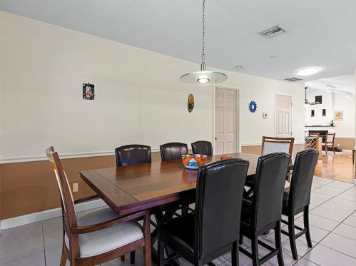 1050 31 Ave, Vero Beach FL 32960-4096 exterior