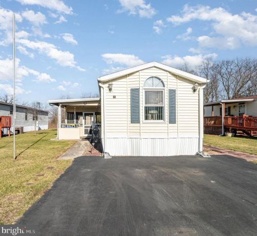 86 Vasilios Dr, Carlisle, PA 17015-9012