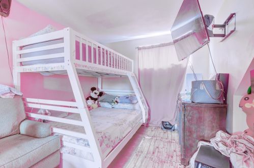 230 Urban Ave, Westbury NY  11590-3851 exterior