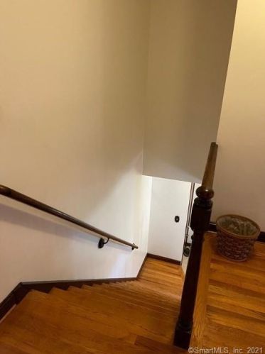 109 Longview Dr, Windsor CT  06095-3806 exterior