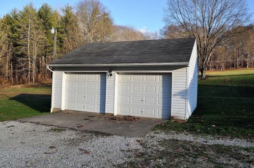 2920 Geneva School Rd, Hide Away Hills, OH 43107-9731
