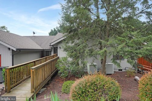 106 Fishhook Ln, Hedgesville, WV 25427-6574