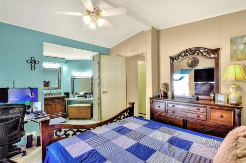 4826 Colonnades Cir, Lakeland FL  33811-1526 exterior