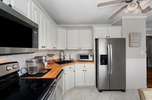 412 Greenbelt Pkwy, Holtsville NY  11742-2231 exterior