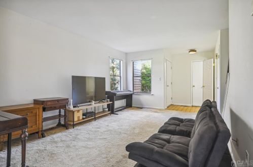 154 Locust Ct, Flemington NJ  08822-2001 exterior