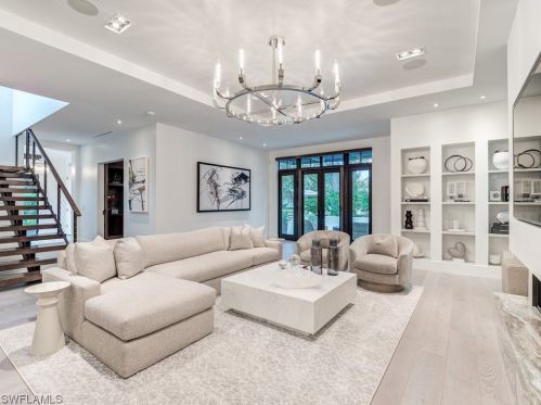 336 1st Ave, Naples FL  34102-5905 exterior