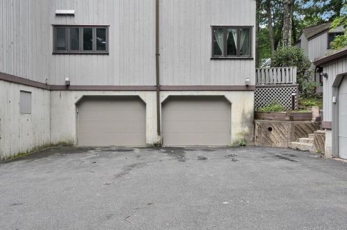 4 Earls Ct, Farmington CT  06032-3534 exterior