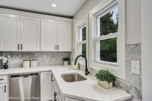 226 Davis Ave, Lacey NJ  08731-3519 exterior