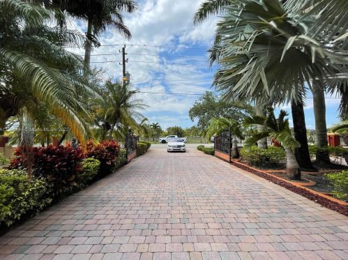 18155 104th St, Miami, FL 33196-2906