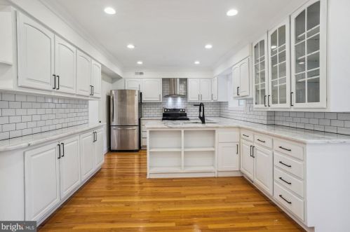 6606 Green Ash Ct, Springfield, VA 22152-2504