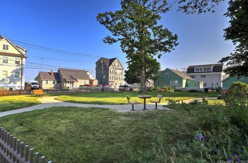 11 Wildwood Ave, Milford CT  06460-5846 exterior