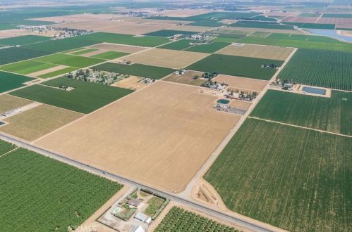 15414 Cuda Dr, Bakersfield CA  93307-9279 exterior