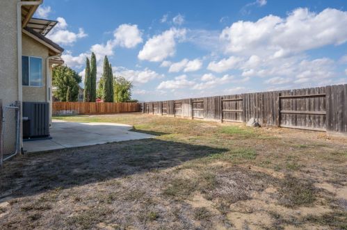 2009 Carlsbad Caverns Ct, Newman CA  95360-9635 exterior