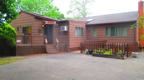 1597 Grundy Ave, Holbrook NY  11741-2108 exterior