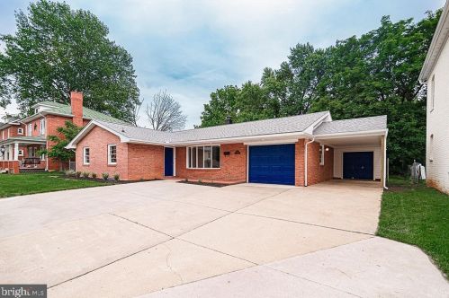 415 Liberty St, Charles Town WV  25414-1827 exterior