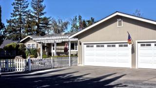 201 Marks Dr, Hollister, CA 95023-6338