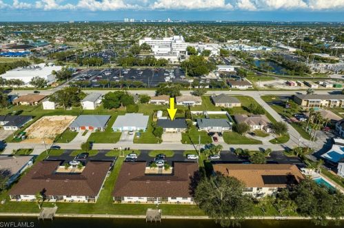 637 13th Pl, Cape Coral, FL 33990-2626