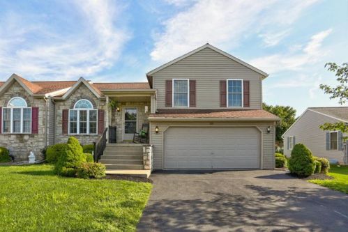 220 Forget Me Not Dr, Ephrata, PA 17522-8444