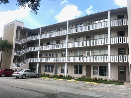 107 Greenbrier B, West Palm Beach, FL 33417-2327