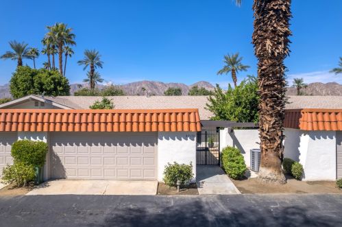 49131 Washington St, La Quinta CA  92253-2214 exterior