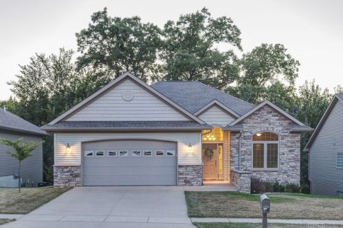 2434 Biltmore Ln, Iowa City, IA 52241-3481