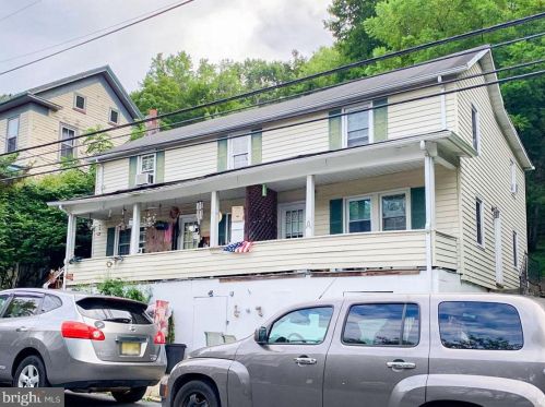 93 Main St, Glen Gardner, NJ 08826-3604